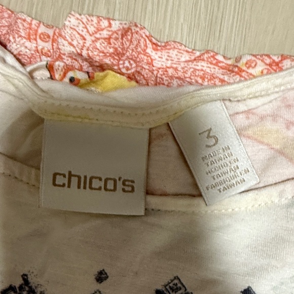 3/$10 Chico's Floral Short Sleeve Top in Cream and Pink - Picture 3 of 8